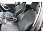 Peugeot 2008 1.2 PureTech Urban Cross TREKHAAK - NAVIGATIE