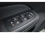 Volvo V60 T8 Recharge AWD R-Design | SOH 97,4% | Memory Seats | Elek. Trekhaak | Pilot Assist | Stoel- Stuurverw. | H&K Audio | Camera + PDC |