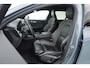 Volvo V60 T8 Recharge AWD R-Design | SOH 97,4% | Memory Seats | Elek. Trekhaak | Pilot Assist | Stoel- Stuurverw. | H&K Audio | Camera + PDC |