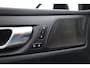 Volvo V60 T8 Recharge AWD R-Design | SOH 97,4% | Memory Seats | Elek. Trekhaak | Pilot Assist | Stoel- Stuurverw. | H&K Audio | Camera + PDC |