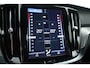 Volvo V60 T8 Recharge AWD R-Design | SOH 97,4% | Memory Seats | Elek. Trekhaak | Pilot Assist | Stoel- Stuurverw. | H&K Audio | Camera + PDC |