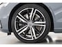 Volvo V60 T8 Recharge AWD R-Design | SOH 97,4% | Memory Seats | Elek. Trekhaak | Pilot Assist | Stoel- Stuurverw. | H&K Audio | Camera + PDC |