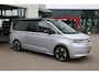Volkswagen California 180KW-245PK, Hybride, Camper, Standkachel, Keuken met Koelkast, gaspit, stromend water, 230V, elektrisch hef dak, Luifel, slaapmogelijkheid 2 persoon bed, 4 zitplaatsen, watertank, handdouche, vele opberg mogelijkheden,