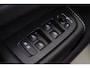 Volvo XC60 2.0 T6 Plug-in hybrid AWD HUD Panodak Leder Navi Camera Elektr. bedienbare achterklep Sfeerverlichting PDC LM velgen BTW auto! SPLINTERNIEUW!