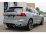Volvo XC60 2.0 T8 Plug-in hybrid AWD Ultra Dark Exec. Ed. | Extra getint glas | Geluidsisolerend glas | Achterbank verwarmd | Apple carplay/ Android auto | Electric climate control | Elektrisch glazen panorama-dak | 21" lichtmetalen velgen | Actieve luchtvering | Voorstoelen met massagefunctie | Voorstoelen verwarmd |