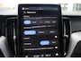 Volvo XC60 2.0 T8 Plug-in hybrid AWD Ultra Dark Exec. Ed. | Extra getint glas | Geluidsisolerend glas | Achterbank verwarmd | Apple carplay/ Android auto | Electric climate control | Elektrisch glazen panorama-dak | 21" lichtmetalen velgen | Actieve luchtvering | Voorstoelen met massagefunctie | Voorstoelen verwarmd |
