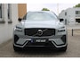 Volvo XC60 2.0 T8 Plug-in hybrid AWD Ultra Dark Exec. Ed. | Extra getint glas | Geluidsisolerend glas | Achterbank verwarmd | Apple carplay/ Android auto | Electric climate control | Elektrisch glazen panorama-dak | 21" lichtmetalen velgen | Actieve luchtvering | Voorstoelen met massagefunctie | Voorstoelen verwarmd |