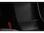 Volvo EX30 Cross Country P5 Long Range Ultra Europa 69 kWh | Apple Carplay/Android Auto | Electronic climate control | 19" lichtmetalen velgen | Panorama dak | Parkeer assistent | Parkeersensoren voor en achter | Voorstoelen verwarmd | Warmtepomp |
