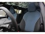 Volvo EX30 Cross Country P5 Long Range Ultra Europa 69 kWh | Apple Carplay/Android Auto | Electronic climate control | 19" lichtmetalen velgen | Panorama dak | Parkeer assistent | Parkeersensoren voor en achter | Voorstoelen verwarmd | Warmtepomp |