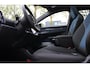 Volvo EX30 Cross Country P5 Long Range Ultra Europa 69 kWh | Apple Carplay/Android Auto | Electronic climate control | 19" lichtmetalen velgen | Panorama dak | Parkeer assistent | Parkeersensoren voor en achter | Voorstoelen verwarmd | Warmtepomp |