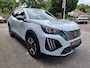 Peugeot 2008 1.2i Allure 131pk | 2025 | Premium kleur | Leder | Fabr. gar. | Zeer nette staat!