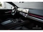 BMW 5-Serie Touring 520i M-Sport Pro 208PK|BTW|Pano|Camera|HUD|H&K|Laser|Iconic Sounds|Sfeer|Trekhaak e.o
