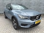 Volvo XC40 1.5 T3 R-Design | Trekhaak | Achteruitrijcamera | Parkeersensoren | Parkeerverwarming | Keyless Entry | Elektrische Achterklep | Stoelverwarming voor en achter | Navigatie | LED Koplampen | Cruise Control | DAB