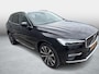 Volvo XC60 B4 Ultimate Bright | Panoramadak | Harman Kardon Audio | Head-up Display | 360 Graden Camera | Keyless Entry | Elektrische Achterklep | Elektrisch Verstelbare Voorstoelen | Stoelverwarming voor en achter | Parkeerverwarming | Lichtmetalen Velgen 21 inch | Navigatie | Apple Carplay | Android Auto
