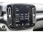 Volvo XC40 T5 247PK AWD Inscription Automaat / Navigatie / Adaptive Cruise control / 360 Camera / 20'' velgen / Panorama schuif-kanteldak / Harman Kardon / Elektrisch verstelbare stoelen met geheugen / Stoelverwarming v+a / Stuurverwarming / Trekhaak