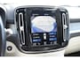 Volvo XC40 T5 247PK AWD Inscription Automaat / Navigatie / Adaptive Cruise control / 360 Camera / 20'' velgen / Panorama schuif-kanteldak / Harman Kardon / Elektrisch verstelbare stoelen met geheugen / Stoelverwarming v+a / Stuurverwarming / Trekhaak