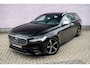 Volvo V90 2.0 T4 R-Design | Achteruitrijcamera | Parkeersensoren | Elektrische Achterklep | Sportstoelen | LED Koplampen Adaptief | Navigatie | Apple Carplay | Android Auto | Stoelverhogers | Stoelverwarming | Cruise Control Adaptief | BLIS