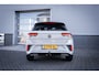 Volkswagen T-Roc R-Line | 'App-Connect' draadloze smartphone integratie | Airconditioning automatisch, 2-zone (Climatronic) | Automatische afstandsregeling (Adaptive Cruise Control)
