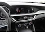 Alfa Romeo Stelvio 2.0 T AWD B-Tech / Panoramadak / Camera / Leder / 19'' / CarPlay / Harman Kardon / Navigatie / Stoel+Stuurverwarming / DAB / Dodehoek / Cruise Control