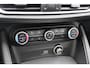 Alfa Romeo Stelvio 2.0 T AWD B-Tech / Panoramadak / Camera / Leder / 19'' / CarPlay / Harman Kardon / Navigatie / Stoel+Stuurverwarming / DAB / Dodehoek / Cruise Control
