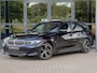 BMW 3-Serie Touring 320e M-Sport, Pano, Trekhaak, Camera, BTW, HUD, Rijklaar!