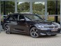 BMW 3-Serie Touring 320e M-Sport, Pano, Trekhaak, Camera, BTW, HUD, Rijklaar!