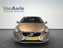Volvo V40 T3 Momentum Parkeercamera Trekhaak Cruise-Control 150pk