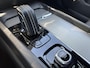 Volvo V60 2.0 B3 R-Design | Trekhaak | Achteruitrijcamera | Parkeersensoren | Sportstoelen | Keyless Entry | Elektrische Achterklep | Cruise Control Adaptief | BLIS | Stoelverwarming | Lichtmetalen Velgen 19 inch | Navigatie | Apple Carplay | Android Auto