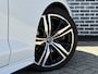 Volvo V60 2.0 B3 R-Design | Trekhaak | Achteruitrijcamera | Parkeersensoren | Sportstoelen | Keyless Entry | Elektrische Achterklep | Cruise Control Adaptief | BLIS | Stoelverwarming | Lichtmetalen Velgen 19 inch | Navigatie | Apple Carplay | Android Auto