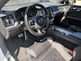 Volvo V60 2.0 B3 R-Design | Trekhaak | Achteruitrijcamera | Parkeersensoren | Sportstoelen | Keyless Entry | Elektrische Achterklep | Cruise Control Adaptief | BLIS | Stoelverwarming | Lichtmetalen Velgen 19 inch | Navigatie | Apple Carplay | Android Auto