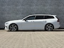 Volvo V60 2.0 B3 R-Design | Trekhaak | Achteruitrijcamera | Parkeersensoren | Sportstoelen | Keyless Entry | Elektrische Achterklep | Cruise Control Adaptief | BLIS | Stoelverwarming | Lichtmetalen Velgen 19 inch | Navigatie | Apple Carplay | Android Auto