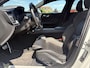 Volvo V60 2.0 B3 R-Design | Trekhaak | Achteruitrijcamera | Parkeersensoren | Sportstoelen | Keyless Entry | Elektrische Achterklep | Cruise Control Adaptief | BLIS | Stoelverwarming | Lichtmetalen Velgen 19 inch | Navigatie | Apple Carplay | Android Auto