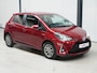 Toyota Yaris 1.5 Hybrid Design Red ✅Afn Trekhaak✅Navi✅Lane Ass.✅Clima✅Cruise✅Camera✅