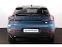 Volvo C40 Extended Range Plus 82 kWh - IntelliSafe Assist & Surround - Parkeercamera achter - Verwarmde voorstoelen & stuur - Parkeersensoren voor & achter - Draadloze tel. lader - Warmtepomp - High Performance audio- Extra getint glas - Semi elektr. inklapbare trekhaak - 19' LMV