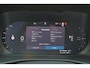 Volvo C40 Extended Range Plus 82 kWh - IntelliSafe Assist & Surround - Parkeercamera achter - Verwarmde voorstoelen & stuur - Parkeersensoren voor & achter - Draadloze tel. lader - Warmtepomp - High Performance audio- Extra getint glas - Semi elektr. inklapbare trekhaak - 19' LMV