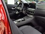 Hyundai Kona Electric EV Fashion 64 kWh | Trekhaak | Apple Carplay/Android Auto | Achteruitrijcamera | Lichtmetalen velgen | Climate control | Navigatie |