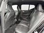 Volvo XC40 1.5 T3 R-Design | Trekhaak | Stoel- en Stuurverwarming | Achteruitrijcamera | Parkeersensoren Voor en Achter | 19 Inch Velgen | Voorruitverwarming | Getint Glas | Keyless | Navigatie | Apple Carplay / Android Auto | Nubuck Bekleding |