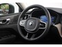 Volvo XC60 T6 Plug-in hybrid AWD Plus Dark | Head-up Display | Visual Park Assist incl. 360° Camera | Panoramisch Schuif-/Kanteldak | Harman/Kardon | Semi-elektrische Trekhaak | Keyless | BLIS | Elektrische Achterklep Met Sensorsturing | Adaptieve Cruise Control | Pilot Assist | Elektrisch Verstelbare Stoelen Met Geheugen | Stoelverwarming Voor- en Achter | Stuurverwarming | Lederen Dashboard