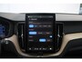 Volvo XC60 T6 Plug-in hybrid AWD Plus Dark | Head-up Display | Visual Park Assist incl. 360° Camera | Panoramisch Schuif-/Kanteldak | Harman/Kardon | Semi-elektrische Trekhaak | Keyless | BLIS | Elektrische Achterklep Met Sensorsturing | Adaptieve Cruise Control | Pilot Assist | Elektrisch Verstelbare Stoelen Met Geheugen | Stoelverwarming Voor- en Achter | Stuurverwarming | Lederen Dashboard