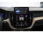 Volvo XC60 T6 Plug-in hybrid AWD Plus Dark | Head-up Display | Visual Park Assist incl. 360° Camera | Panoramisch Schuif-/Kanteldak | Harman/Kardon | Semi-elektrische Trekhaak | Keyless | BLIS | Elektrische Achterklep Met Sensorsturing | Adaptieve Cruise Control | Pilot Assist | Elektrisch Verstelbare Stoelen Met Geheugen | Stoelverwarming Voor- en Achter | Stuurverwarming | Lederen Dashboard