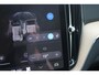 Volvo XC60 T6 Plug-in hybrid AWD Plus Dark | Head-up Display | Visual Park Assist incl. 360° Camera | Panoramisch Schuif-/Kanteldak | Harman/Kardon | Semi-elektrische Trekhaak | Keyless | BLIS | Elektrische Achterklep Met Sensorsturing | Adaptieve Cruise Control | Pilot Assist | Elektrisch Verstelbare Stoelen Met Geheugen | Stoelverwarming Voor- en Achter | Stuurverwarming | Lederen Dashboard