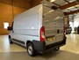 Peugeot Boxer 2.2 BlueHDi 140 S&S L2H2 3.3t | Apple Carplay/Android Auto | Trekhaak | Achteruitrijcamera | Navigatie | Cruise control |