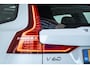 Volvo V60 Cross Country B5 Ultimate Pano-dak | Parkeerverw.| B&W | Trekh. | Nappa massage/ventilatie | 20"