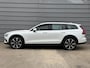 Volvo V60 Cross Country B5 Ultimate Pano-dak | Parkeerverw.| B&W | Trekh. | Nappa massage/ventilatie | 20"