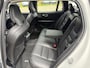 Volvo V60 Cross Country B5 Ultimate Pano-dak | Parkeerverw.| B&W | Trekh. | Nappa massage/ventilatie | 20"