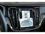 Volvo V60 Cross Country B5 Ultimate Pano-dak | Parkeerverw.| B&W | Trekh. | Nappa massage/ventilatie | 20"