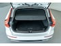 Volvo V60 Cross Country B5 Ultimate Pano-dak | Parkeerverw.| B&W | Trekh. | Nappa massage/ventilatie | 20"
