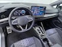 Volkswagen Golf Variant 1.5 eTSI R-Line | Head-up Display | Camera | Side Assist | ACC | Elek. Achterklep | Stuur-/Stoelverwarming | Black Style | Getint Glas | 18'' |