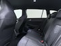 Volkswagen Golf Variant 1.5 eTSI R-Line | Head-up Display | Camera | Side Assist | ACC | Elek. Achterklep | Stuur-/Stoelverwarming | Black Style | Getint Glas | 18'' |