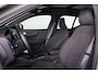 Volvo XC40 Extended Range Ultimate 82 kWh - Panorama/schuifdak - IntelliSafe Assist & Surround - 360º Camera - Harman/Kardon audio - Verwarmde voorstoelen & stuur - Parkeersensoren voor & achter - Elektr. bedienb. voorstoelen met geheugen links - Draadloze tel. lader - Warmtepomp - 19' LMV